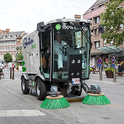 Glutton® Zen® street sweeper